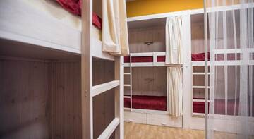 Фото номера Кровать в 13-местном общем номере смешанного типа Гостиница YES! hostel г. Нижний Новгород 7