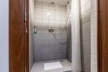 Фото номера Спальное место на двухъярусной кровати в общем номере для мужчин и женщин Хостел Нижний Хостел г. Нижний Новгород 9