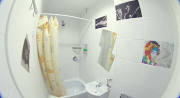 Фото номера Кровать в общем 8-местном номере с ванной комнатой Гостиница Best Days Hostel &amp; Club г. Нижний Новгород 5