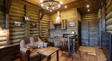 Фото номера Номер с кроватью размера &quot;king-size&quot; и диваном-кроватью Гостиница LogHouse г. Нижний Новгород 3