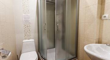 Фото номера Стандартный номер с кроватью размера &quot;queen-size&quot; Гостиница LogHouse г. Нижний Новгород 5