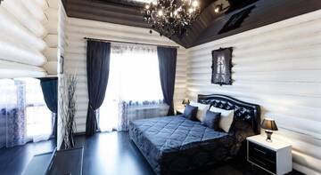 Фото номера Двухместный номер Делюкс с 1 кроватью и балконом Гостиница LogHouse г. Нижний Новгород 3