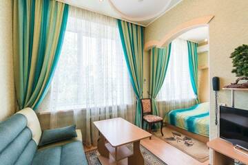 Фото номера 2-комнатный номер комфорт с 1 двуспальной кроватью Гостиница Профсоюзная г. Нижний Новгород 2
