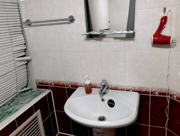 Фото номера Стандартный семейный номер Гостиница Rest Home г. Нижний Новгород 12