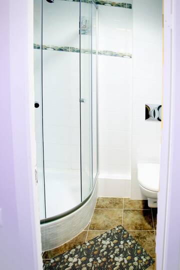 Фото номера Париж (трехместный номер) Хостел Best Days Hotel г. Нижний Новгород 4