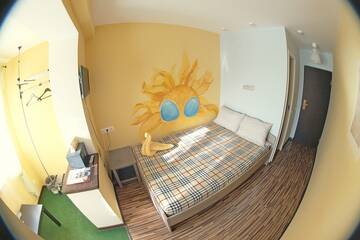 Фото номера Подсолнух (двухместный номер) Хостел Best Days Hotel г. Нижний Новгород 2